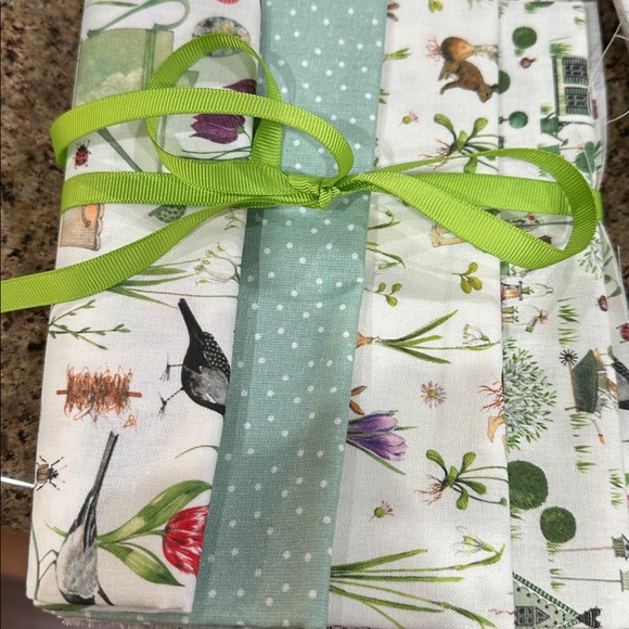 Garden Themed Fabric Bundle by Acufactum, set of 4 Fat Quarters - Picture 1 of 12